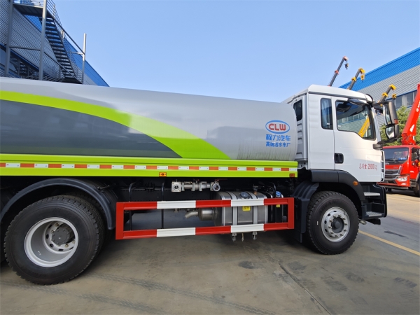 HOWO sitrak 14.6cbm water tank sprinkler truck