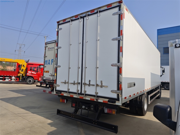 ISUZU GIGA 4x2 T-880E Cooling Reefer Truck