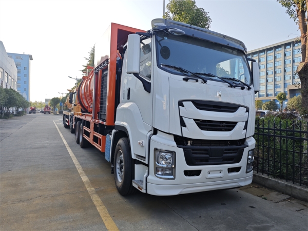 ISUZU 6x4 9.5cbm Cleaning Sewage Suction Truck