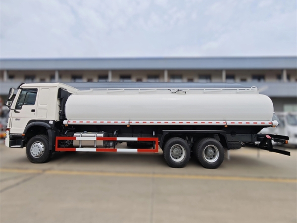 HOWO 6x4 400HP 25000L Oil Tank Truck