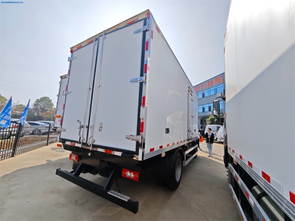 Foton Aumark 4x2 XH-850UP Cooling Reefer Truck