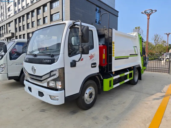 DongFeng 4x2 5.5cbm Garbage Compactor Truck