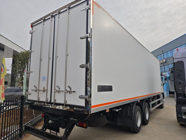 ISUZU Giga 6x4 Carrier Refrigerated Truck