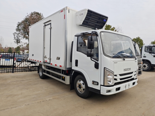 ISUZU 4x2 Carrier Refrigerator Truck