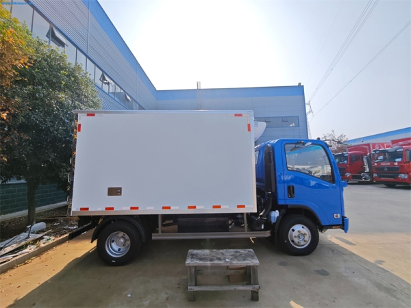 ISUZU KV100 4x2 KC-480 Cooling Reefer Truck