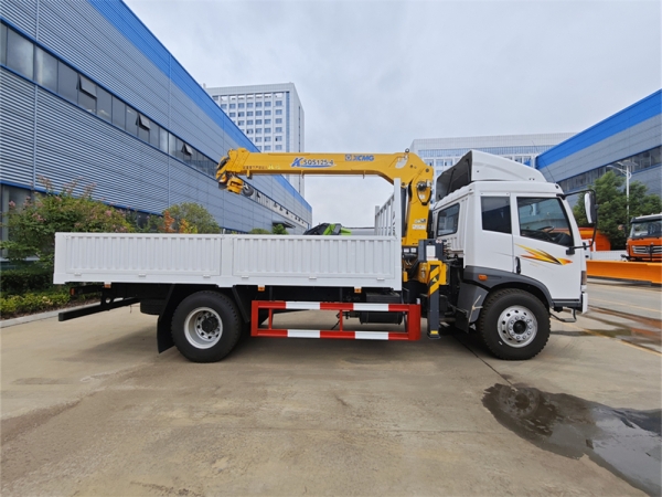 FAW 4x2 XCMG 5Ton Telescopic Boom Truck Mounted Crane