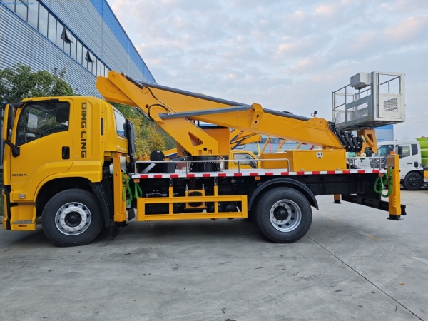 ISUZU GIGA 4x2 GKS24 24m Aerial Work Platform Truck