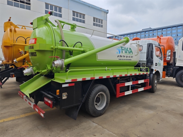 DongFeng 4x2 8cbm Cleaning Sewage Suction Truck