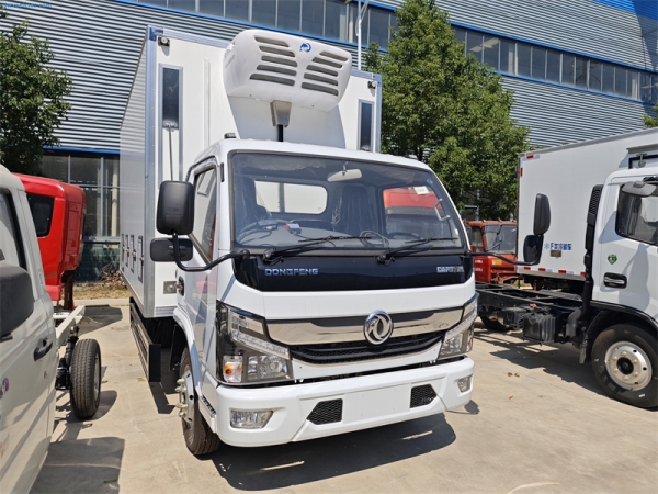 DongFeng Captain 4x2 Cooling Reefer Truck