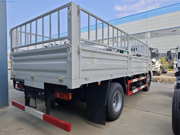 DongFeng KR 4x2 6 Wheels 10-Tons Cargo Truck