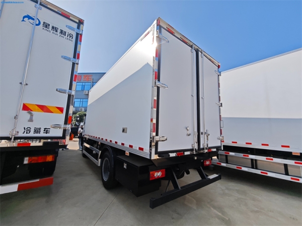 Foton Aumark 4x2 XH-850UP Cooling Reefer Truck